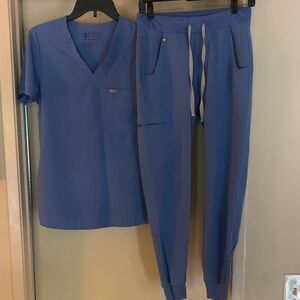 Figs Technical Collection light blue Set. Small Top and XS joggers